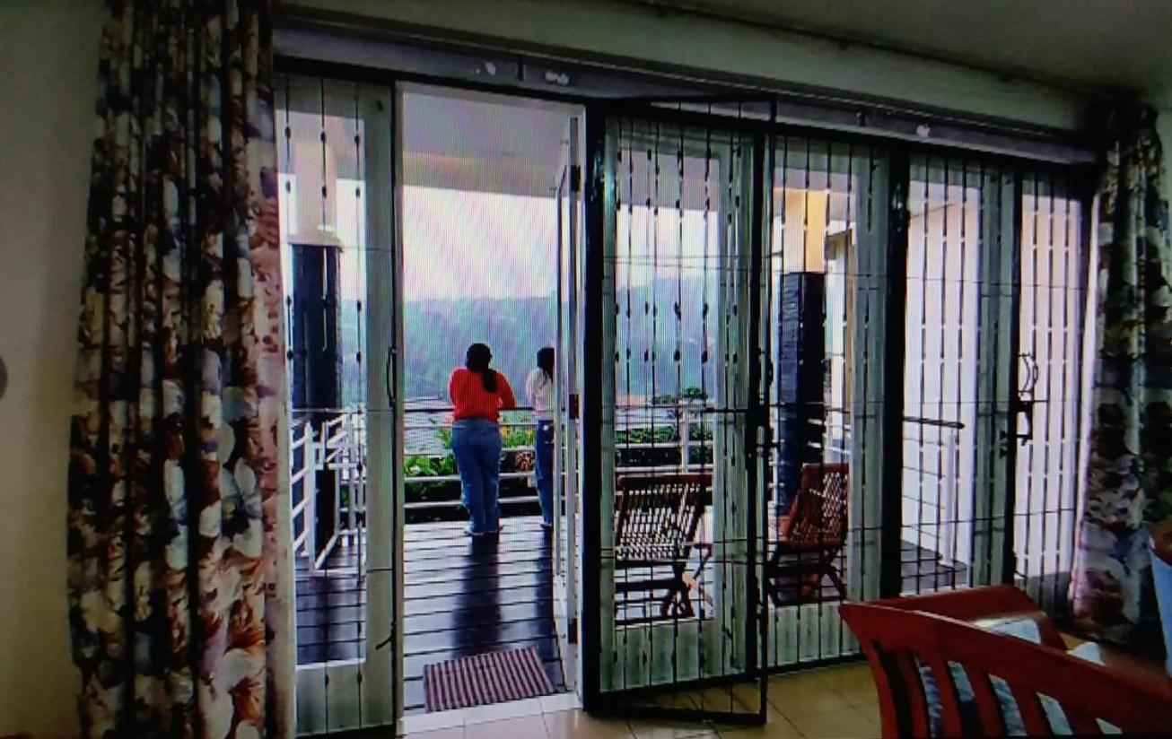 Villa Keluarga Syariah Resor Dago Pakar Bandung - View Bukit מראה חיצוני תמונה